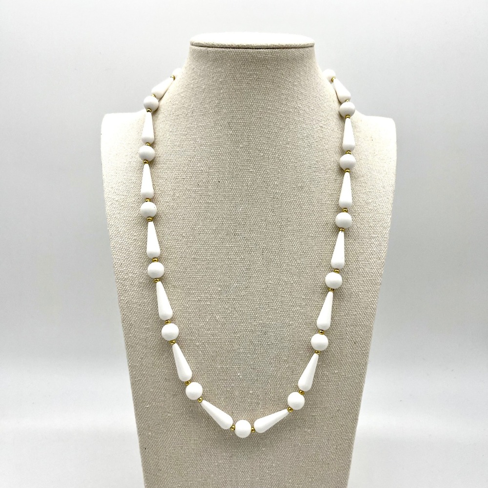 Beaded Necklace White Teardrop & Round Beads Gold Accents Costume‎ Jewelry
